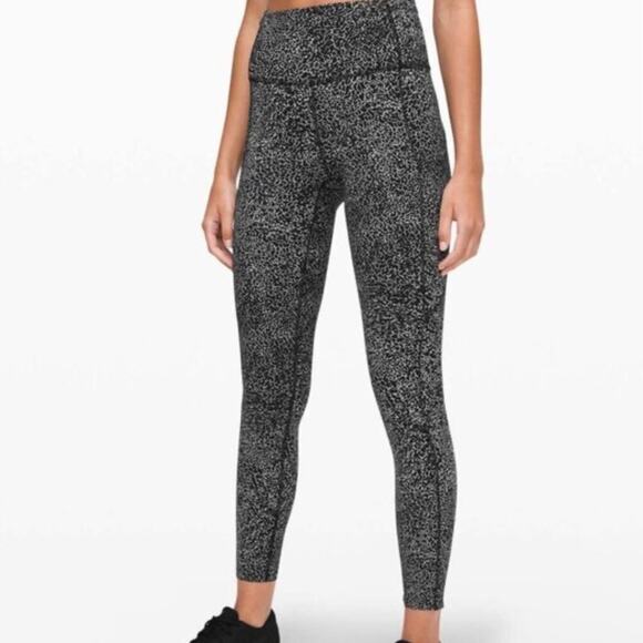lululemon athletica Pants - Lululemon Fast and Free Tight 24" Nulux Polar Shift Ice Grey Black Size 6